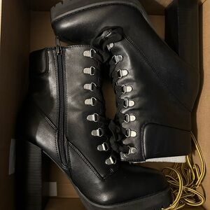 Steve Madden Beso Boots size 9.5 brand new, never worn